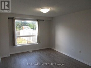 191 Dunsmore Ln in Barrie, ON - Building Photo - Building Photo