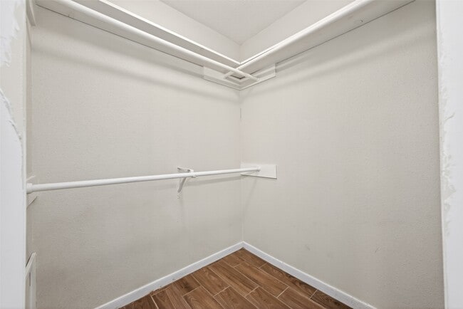 property at 2502 Old Oak Ln