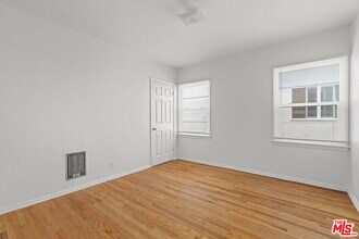 11813 Gateway Blvd in Los Angeles, CA - Building Photo - Building Photo