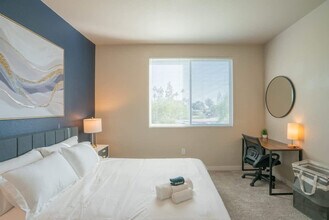 1890 S Country Club Way in Tempe, AZ - Building Photo - Building Photo