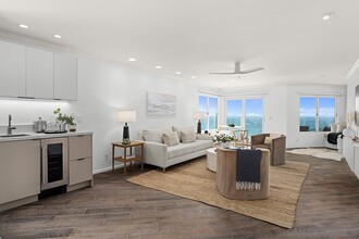239 S Helix Ave in Solana Beach, CA - Building Photo - Building Photo