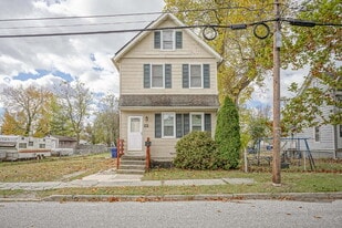 121 Oak St in Woodbury, NJ - Building Photo