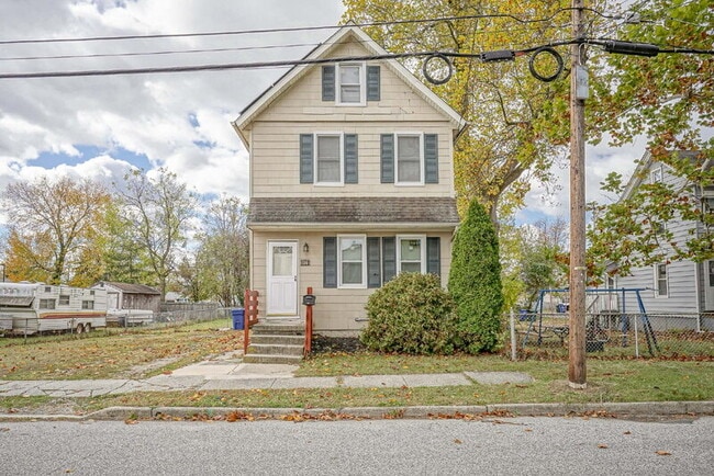 property at 121 Oak St