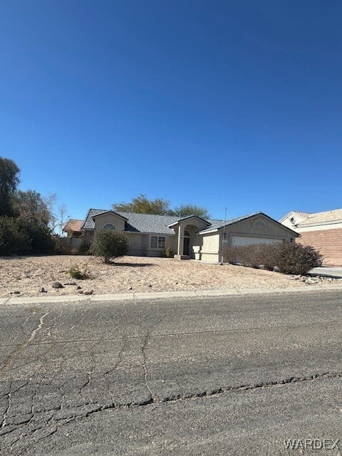 5263 Van Mouwerick Dr in Fort Mohave, AZ - Foto de edificio