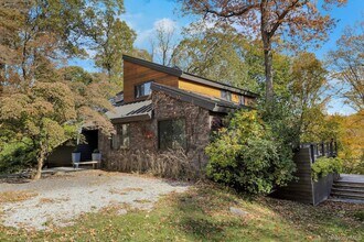 16 Old Wagon Rd in Mt Kisco, NY - Building Photo - Building Photo