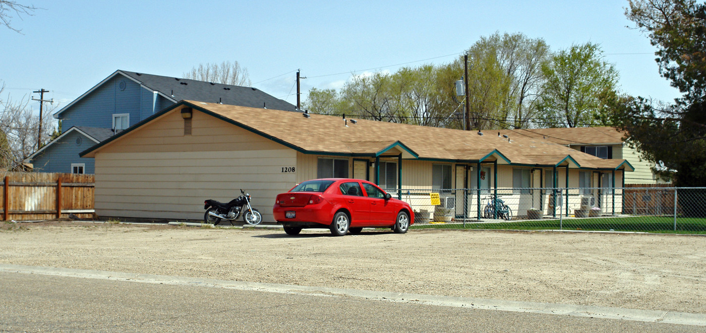 1208-1212 S Maple St in Nampa, ID - Building Photo