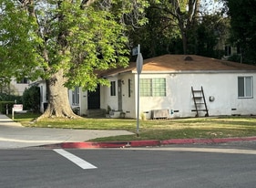 13924 Victory Blvd in Van Nuys, CA - Building Photo