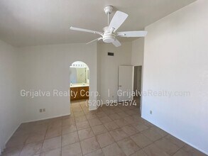 8140 S Carbury Way in Tucson, AZ - Building Photo - Building Photo
