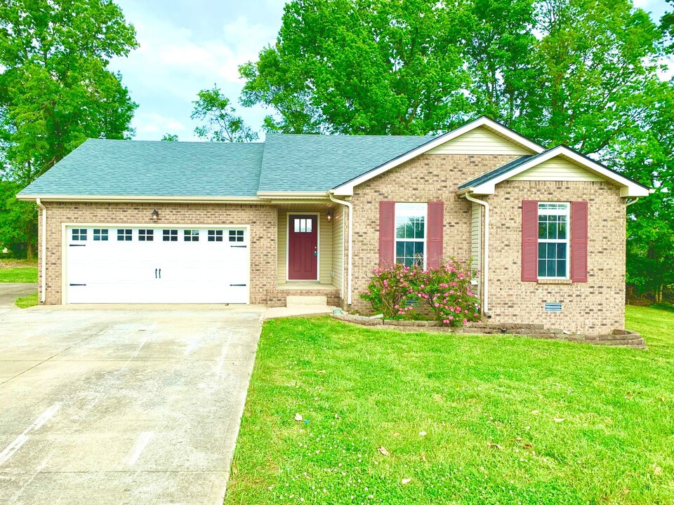 1764 Cranwell Ct in Clarksville, TN - Building Photo