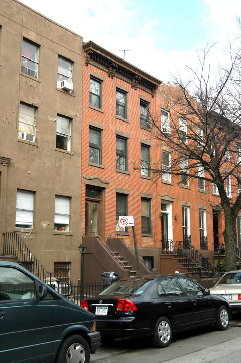 221 Degraw St in Brooklyn, NY - Building Photo