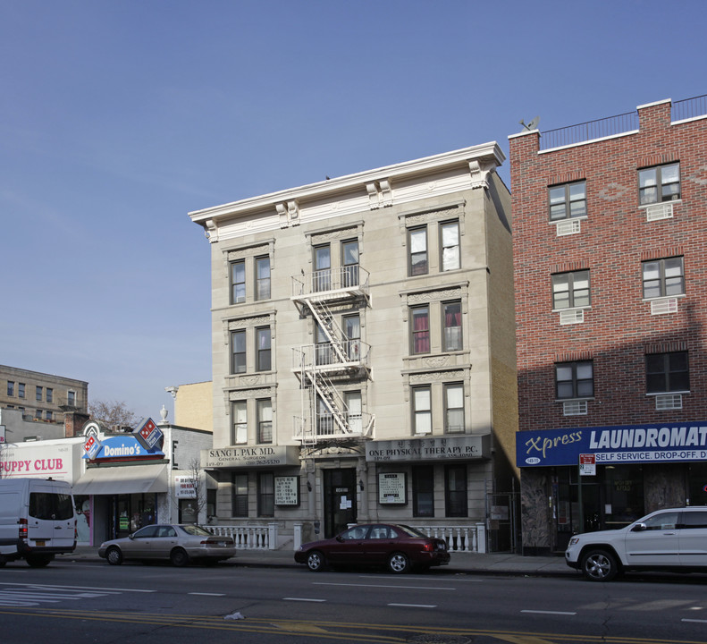 14909 Northern Blvd in Flushing, NY - Building Photo