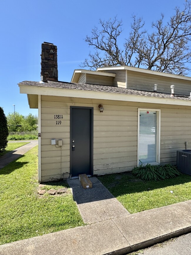 property at 13811 Turnberry Ln