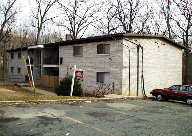 717 Sligo Creek Pky in Takoma Park, MD - Foto de edificio - Building Photo