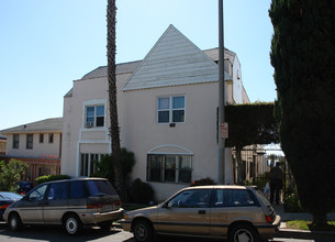 421-427 N Ardmore Ave in Los Angeles, CA - Building Photo - Building Photo