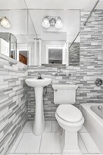 95 Perry St in New York, NY - Foto de edificio - Building Photo