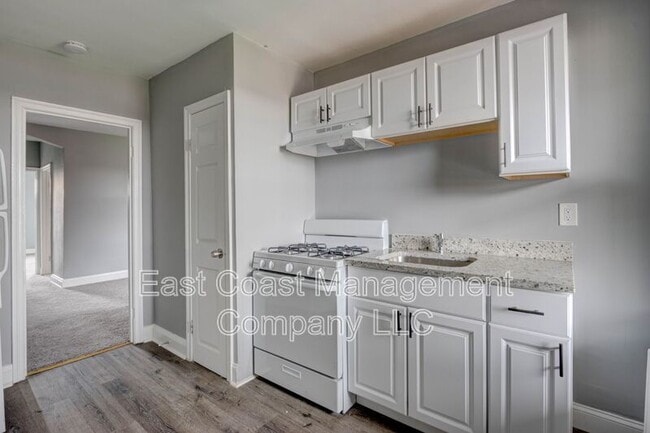 property at 1314 N Kenwood Ave