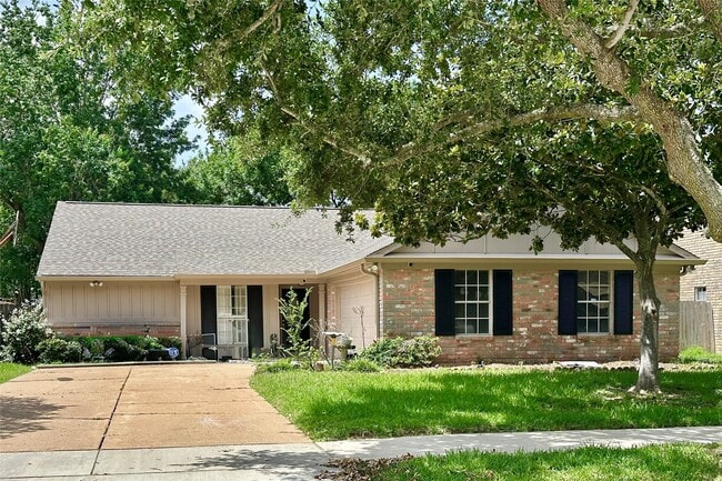 3418 Green Fields Dr