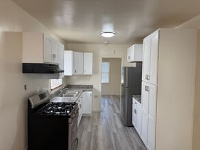 11006 Le Floss Ave in Downey, CA - Building Photo - Building Photo