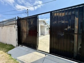 1141 W 49th St in Los Angeles, CA - Building Photo - Building Photo