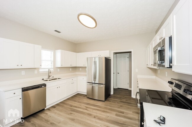 3302 Summer Brooke Ln in Union City, GA - Foto de edificio - Building Photo