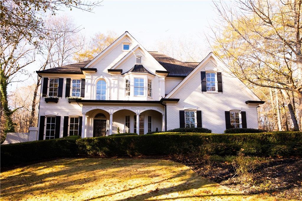 5120 Post Oak Tritt Rd in Roswell, GA - Foto de edificio