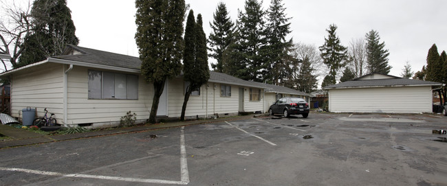 Pinewood Apartments in Vancouver, WA - Building Photo - Building Photo