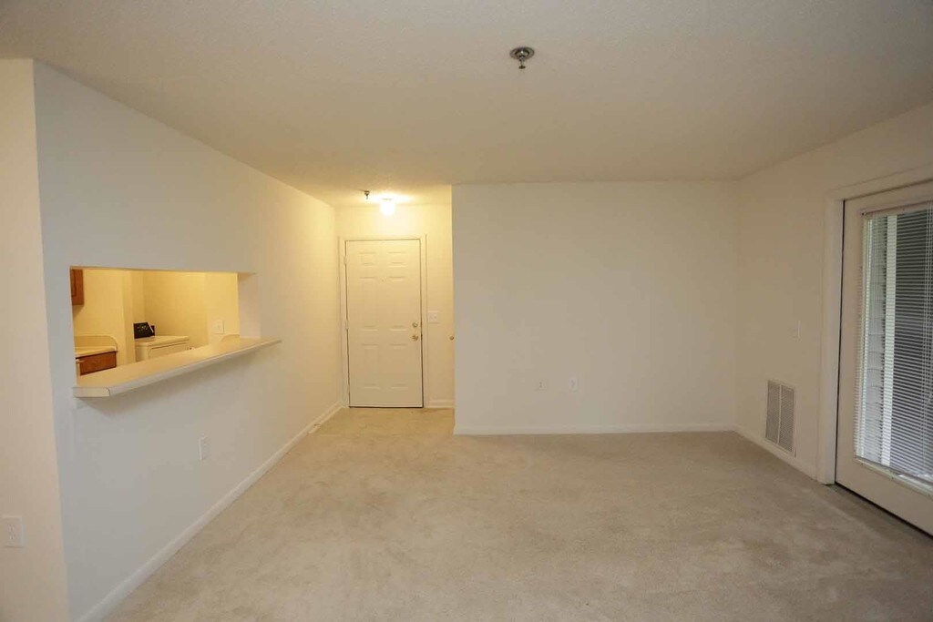 Lee Overlook Apartments in Centreville, VA