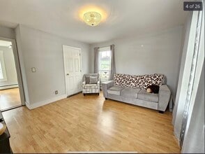 377 Nashua St, Unit Unit 2 in Milford, NH - Foto de edificio - Building Photo