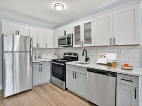 Bunt Commons II: 55+ Senior Living Community in Copiague, NY - Foto de edificio - Building Photo