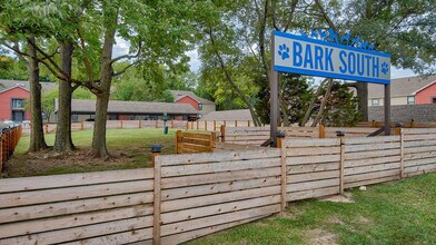 Park South in Kansas City, MO - Foto de edificio - Building Photo