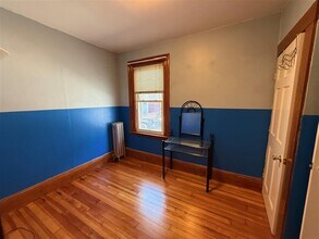 26 Otis St, Unit 1 in Somerville, MA - Foto de edificio - Building Photo