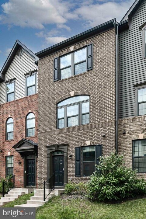 2634 Velocity Rd in Herndon, VA - Building Photo