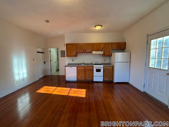 163 Strathmore Rd, Unit 3 in Boston, MA - Foto de edificio - Building Photo