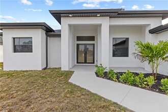 452 Mercedes Ct in Lehigh Acres, FL - Building Photo - Building Photo