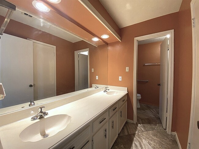 property at 9515 Hendon Ln