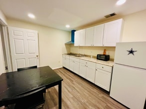 5504 Lakewhite Ct in Fairfax, VA - Building Photo - Building Photo