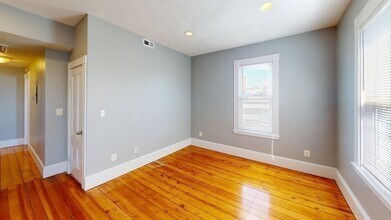 65 Story St, Unit 2 in Boston, MA - Building Photo - Building Photo