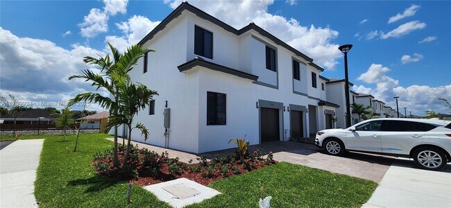 15720 SW 136 Way in Miami, FL - Building Photo - Building Photo