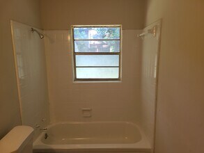 2112 Melanie Dr in Tallahassee, FL - Building Photo - Building Photo