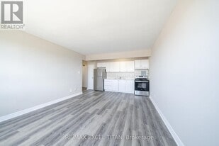 468 Ottawa St N in Hamilton, ON - Building Photo