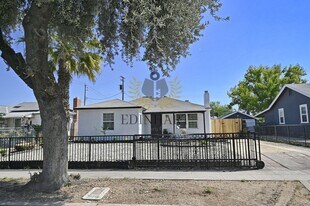 1584 N Carruth Ave in Fresno, CA - Building Photo