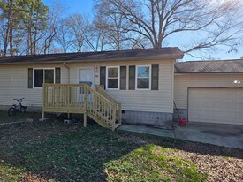 6108 Ramsey Rd in Harrison, TN - Building Photo