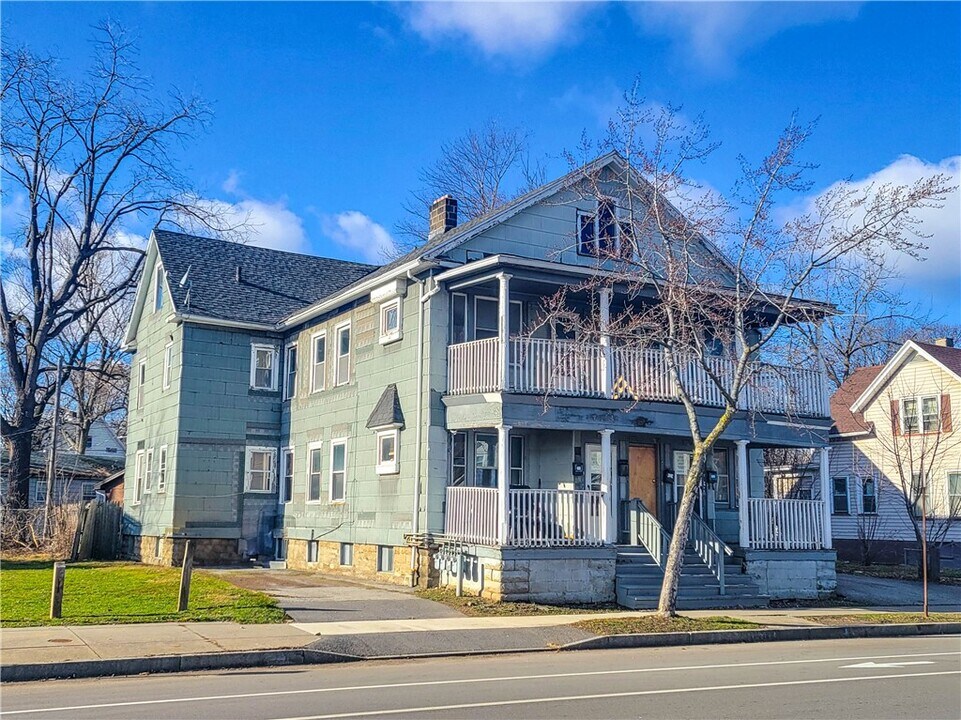 853 N Goodman St in Rochester, NY - Building Photo