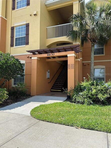 8630 Buccilli Dr, Unit 205 in Orlando, FL - Building Photo