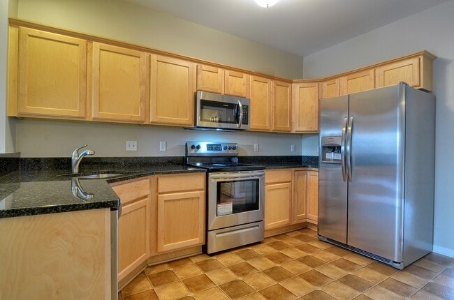 2136 Knotty Pine in Howell, MI - Building Photo - Building Photo