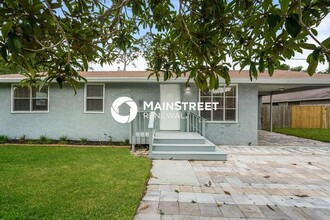 4486 Pike Ave in Sarasota, FL - Foto de edificio - Building Photo