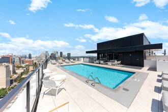 Alexander Appartements in Montréal, QC - Foto de edificio - Building Photo