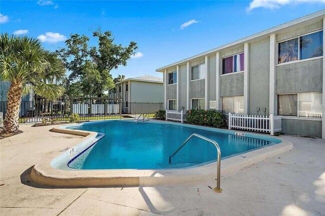 379 47th Ave N in St. Petersburg, FL - Building Photo - Building Photo