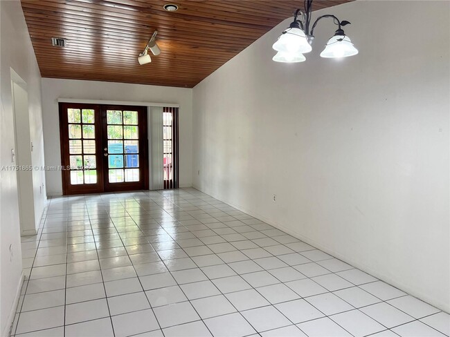 11423 NW 4th Ter in Sweetwater, FL - Building Photo - Building Photo
