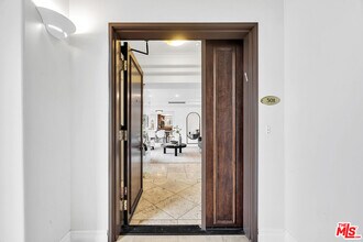 871 Granville Ave in Los Angeles, CA - Building Photo - Building Photo